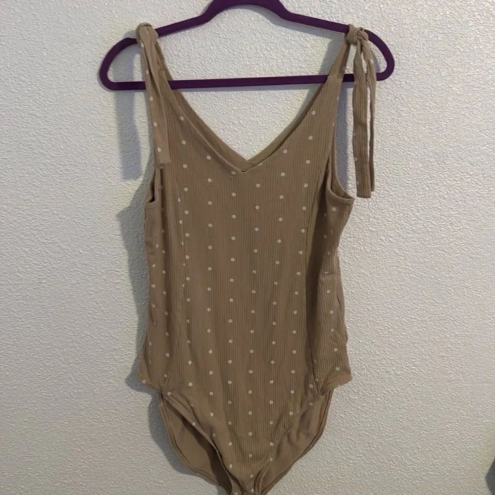 Old navy cream polka dot body suit- Size XL